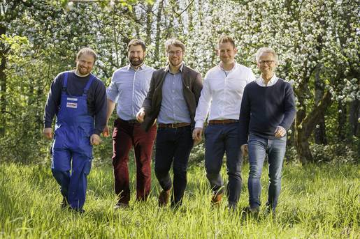 Hochwertige Obstsäfte und Gemüsesäfte ausgesuchter Biobauern von Voelkel. Probieren Sie die köstlichen Säfte von Voelkel und erfahren Sie hier mehr über das Unternehmen.