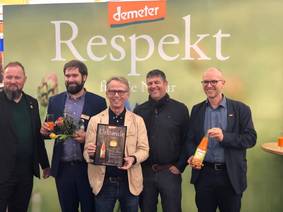Das Unternehmen Voelkel Natursäfte erhielt 2019 die Auszeichnung zum Demeter Produkt des Jahres.
